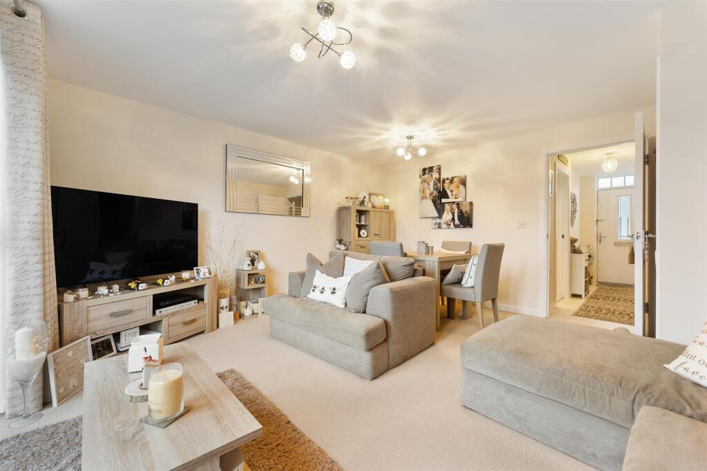 Lounge / Dining Room