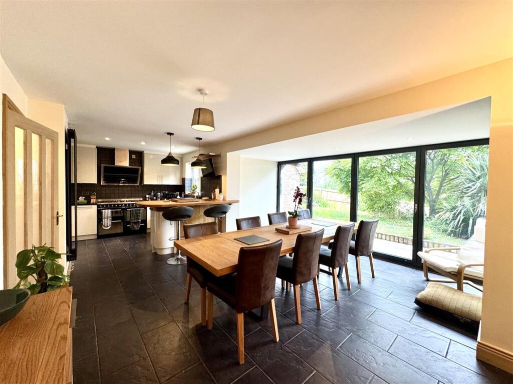 KITCHEN/FAMILY/DINING ROOM