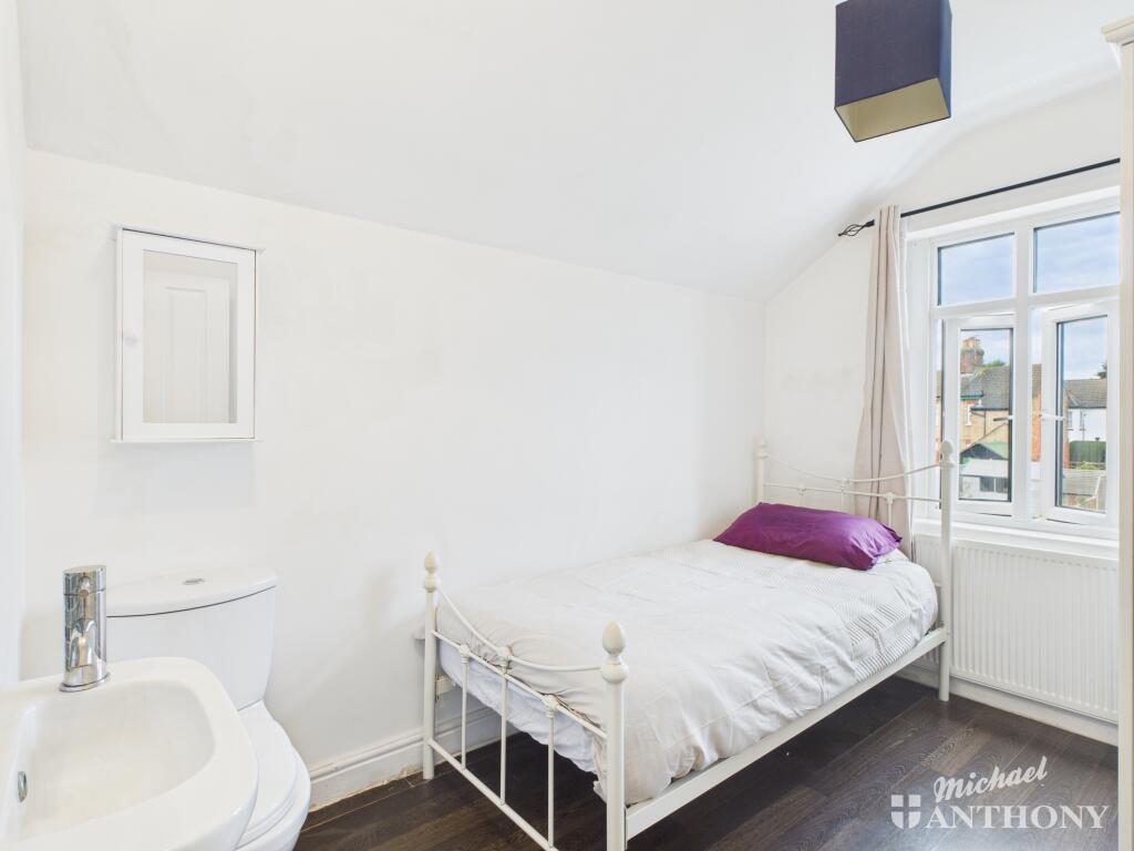 CAM02773G0-PR0376-STILL038