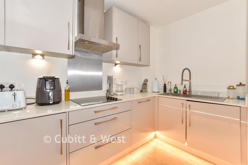 Lounge/Kitchen