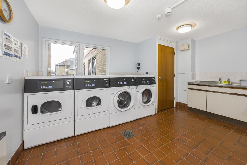 COMMUNAL WASH ROOM