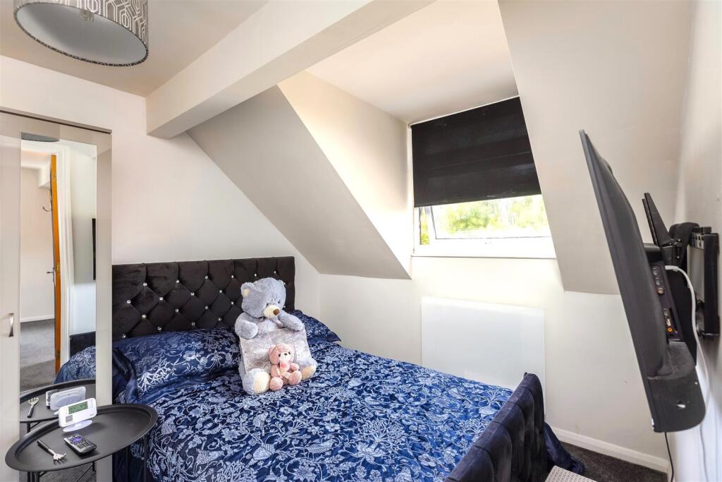 36 - Annexe Bedroom.jpg