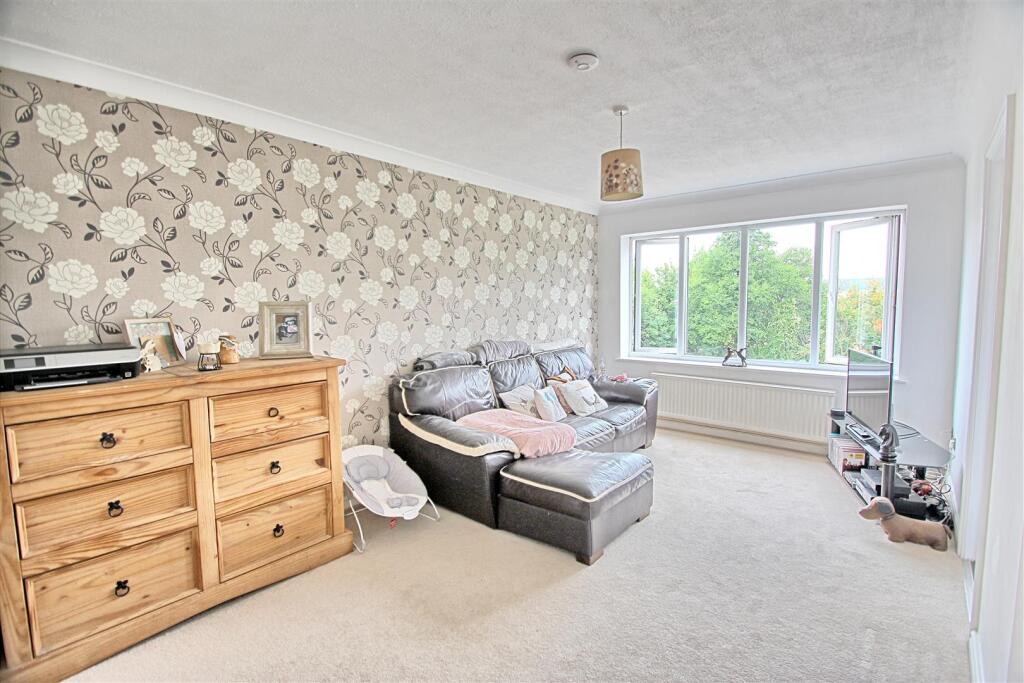 LIVING ROOM PHOTO TWO