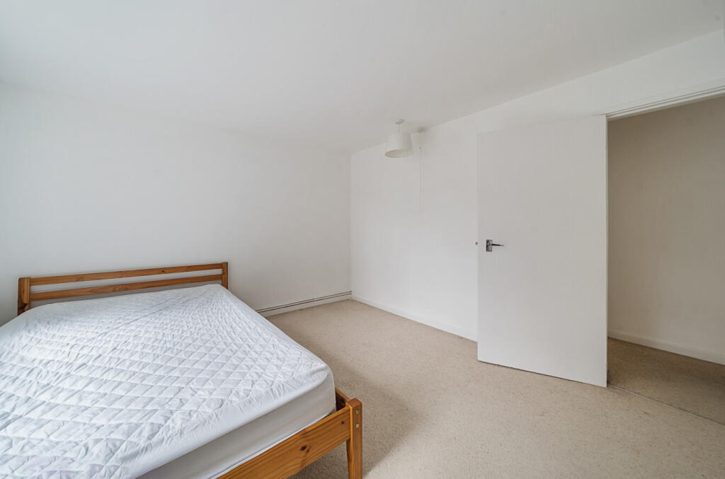 1330495-12-6880e7...