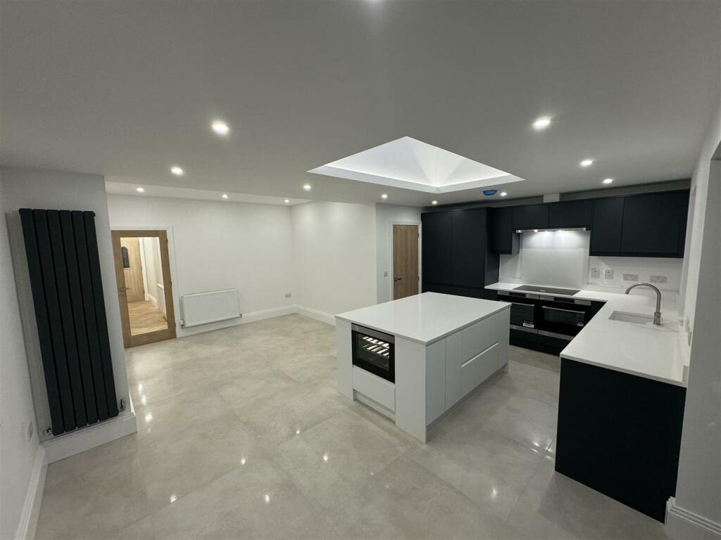 BEECH DRIVE - OPEN PLAN KITCHEN