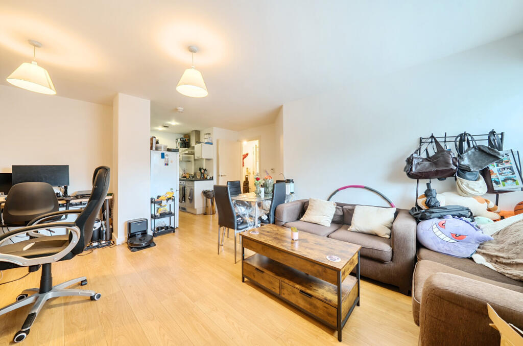 1336123-4-68a4635...