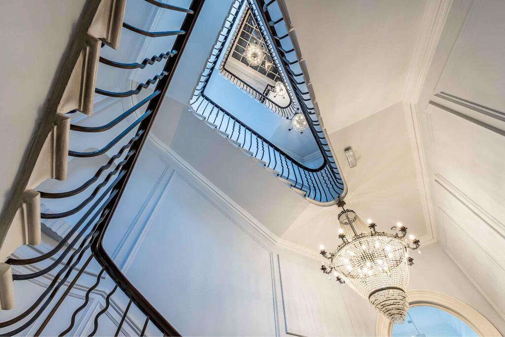 Elegant Period Building (with lift)