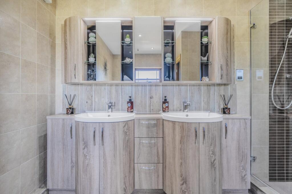 Principal Bathroom