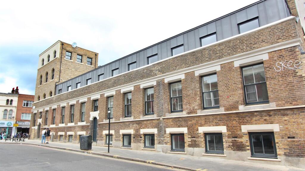 Stoke Newington High Street, N16