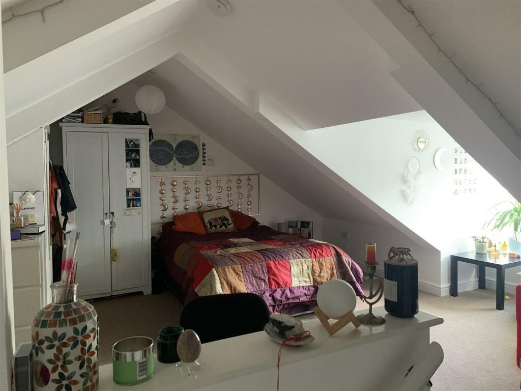 Bedroom 5.jpeg