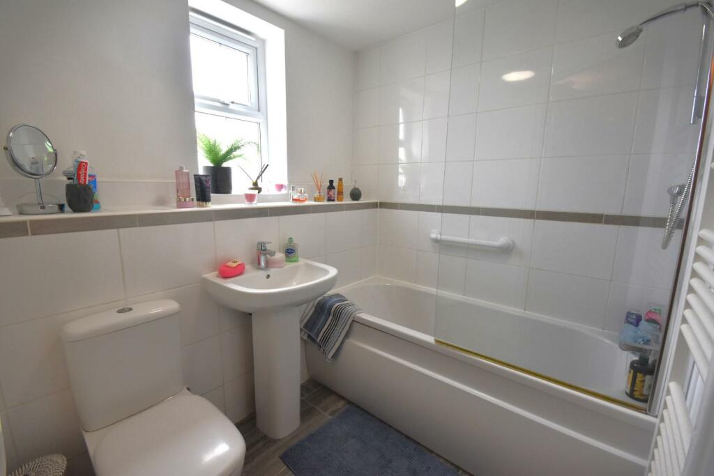 BATHROOM SUITE