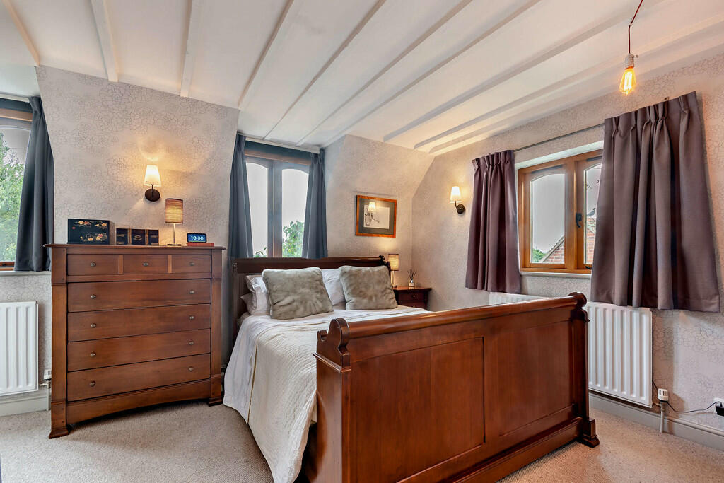 8618429-interior0...