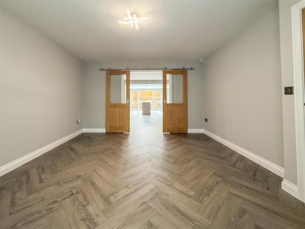 LIVING ROOM/FAMILY ROOM