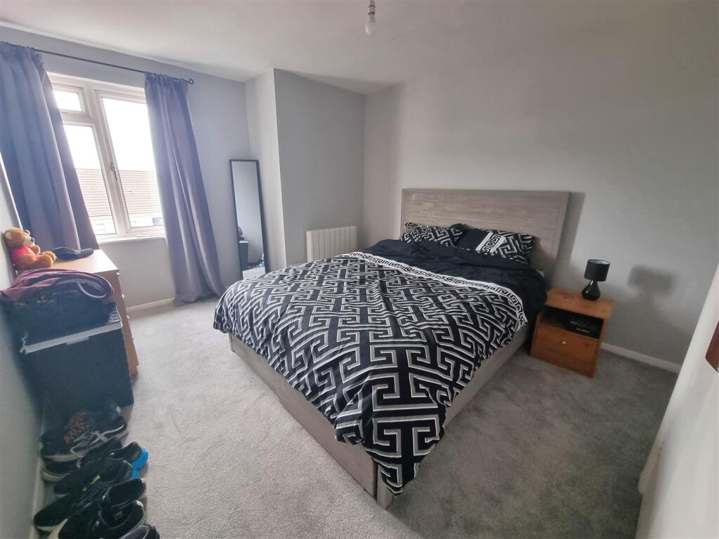 Bedroom 1.jpg