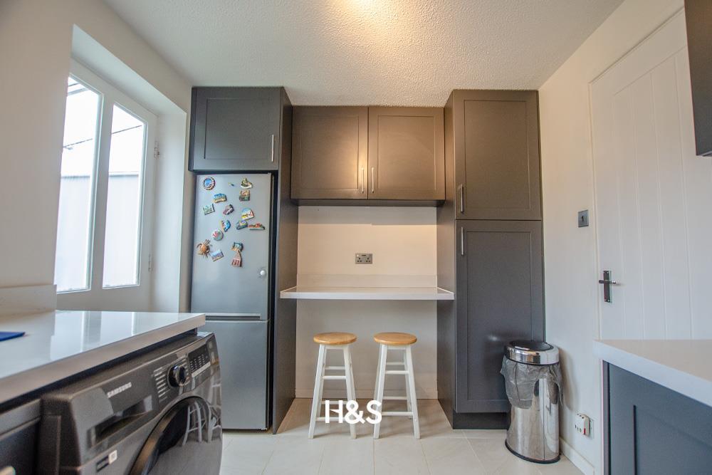 20 deanbrook close kitchen...jpg