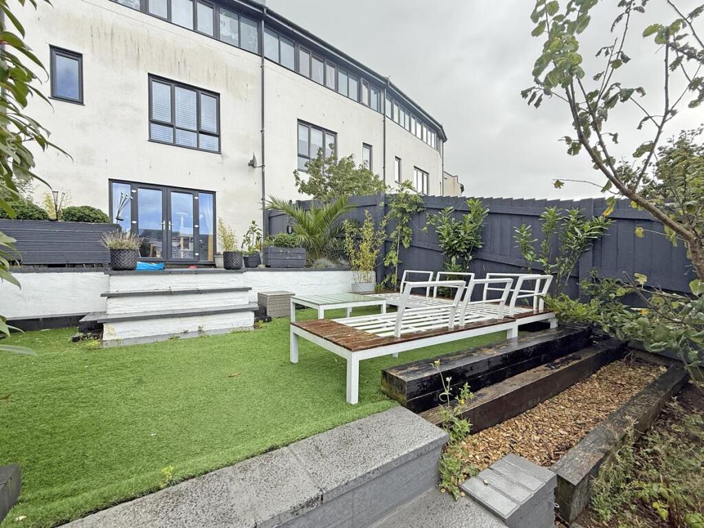 Coscombe Circus 25 - Garden.jpg