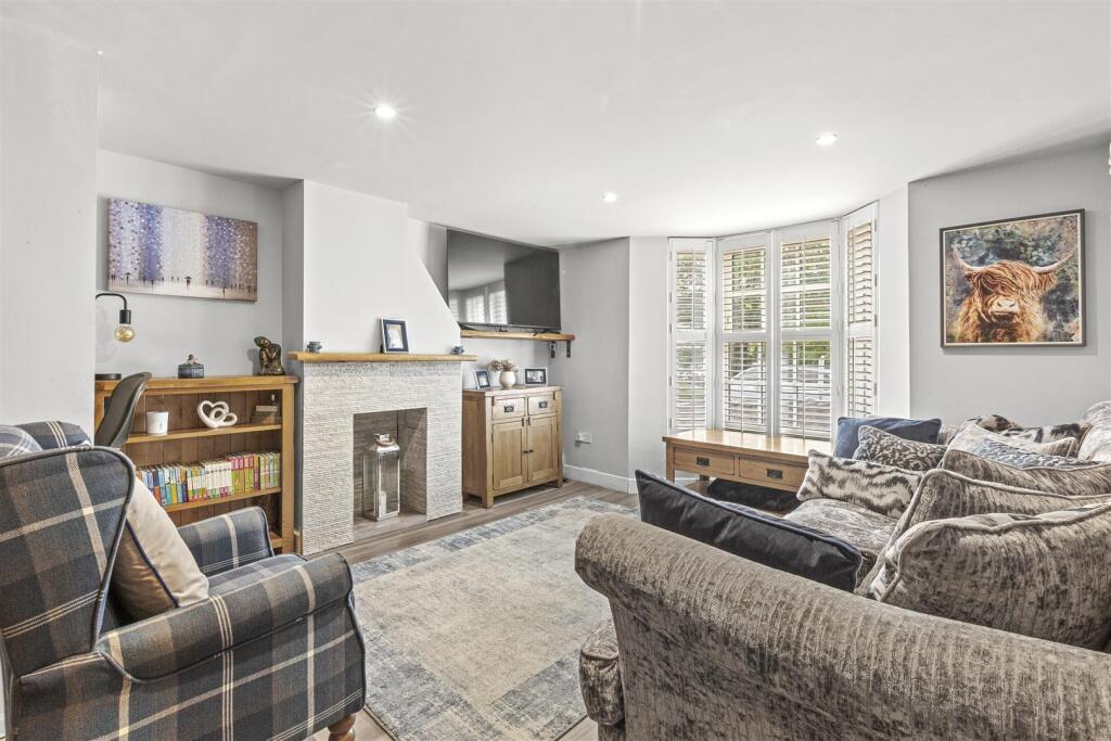 14 Pinions Road, HP13 7AT-9.jpg