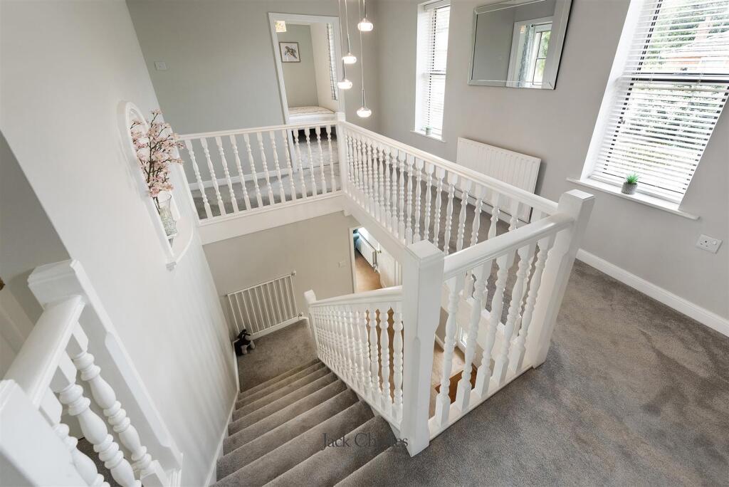 2 Chelsfield Close, TN11 0DW 012.jpg