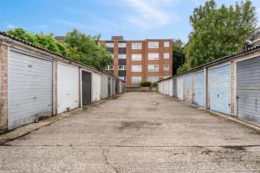 17 Heathdene, Chase Side N14 5HU-11.jpg