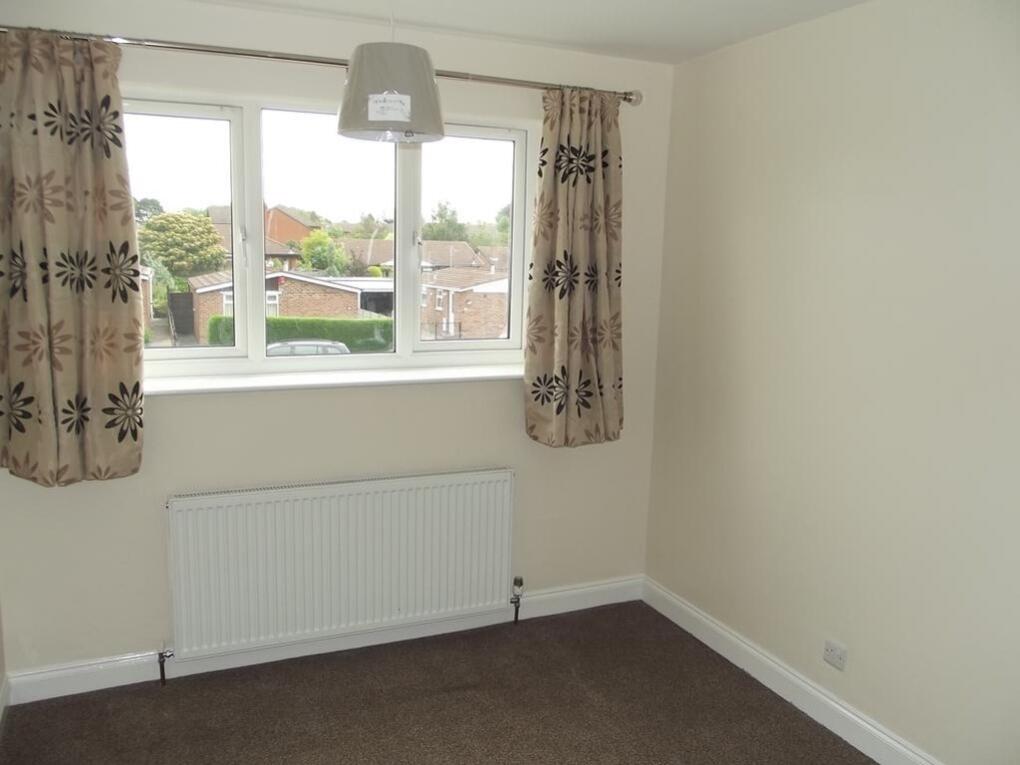 Bedroom 2 (2)