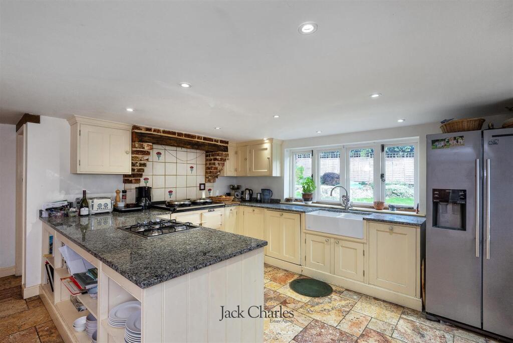 The Artichoke, Park Rd, TN11 9SR 011.jpg