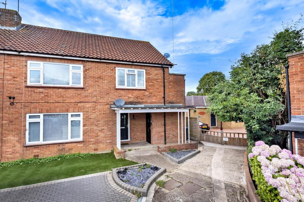 16a Amesbury Close (15).jpg