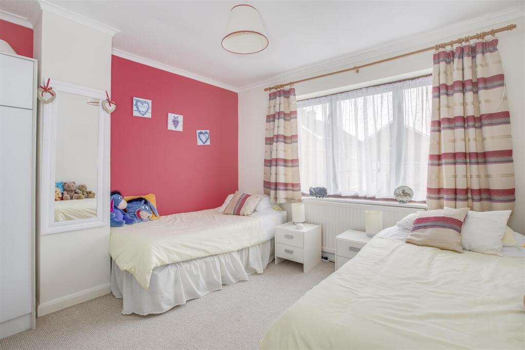 35 Mount Close, HP12 3PE-6.jpg