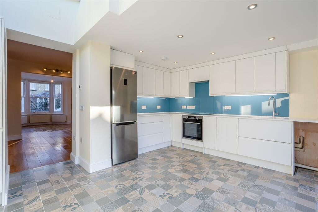 Kitchen 2 MR42.jpg