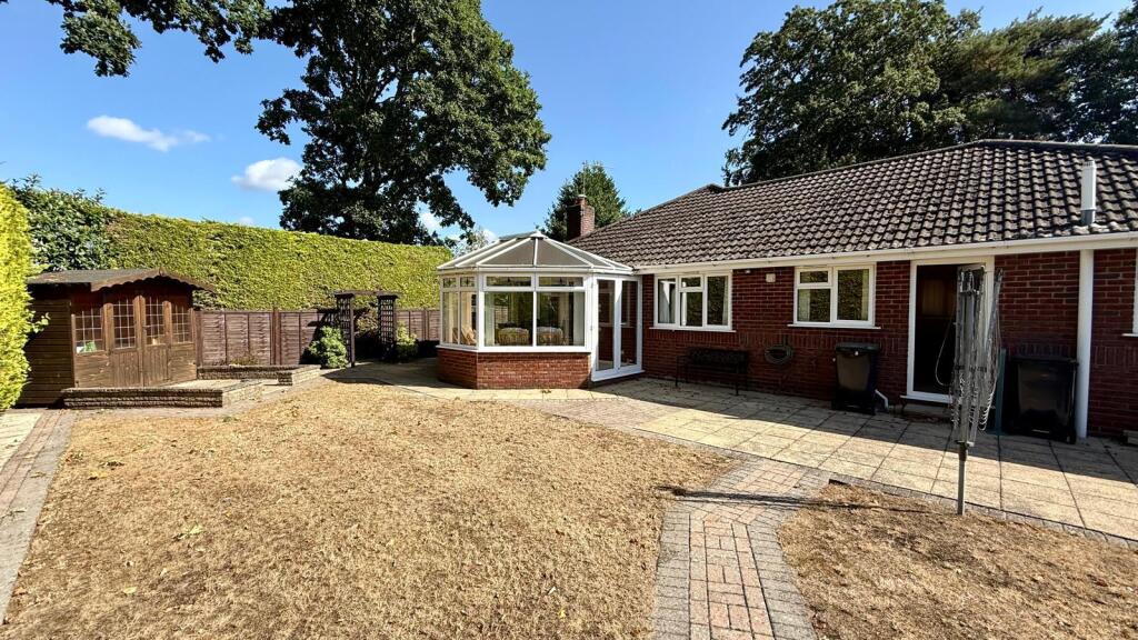 9 Rear Garden.jpg