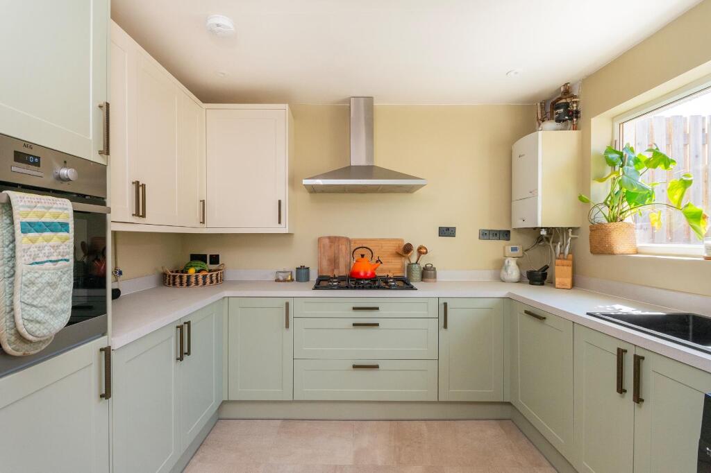 6M5RBR - Kitchen C.jpg