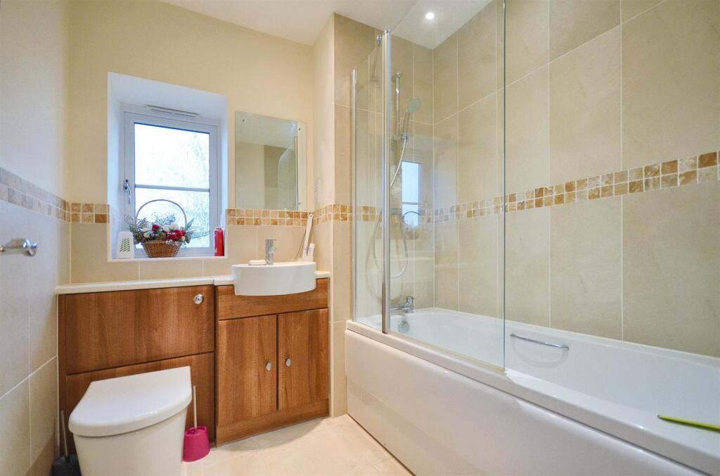 1st Floor Bathroom