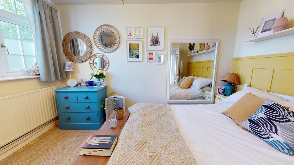 Bedroom 1 - Angle...