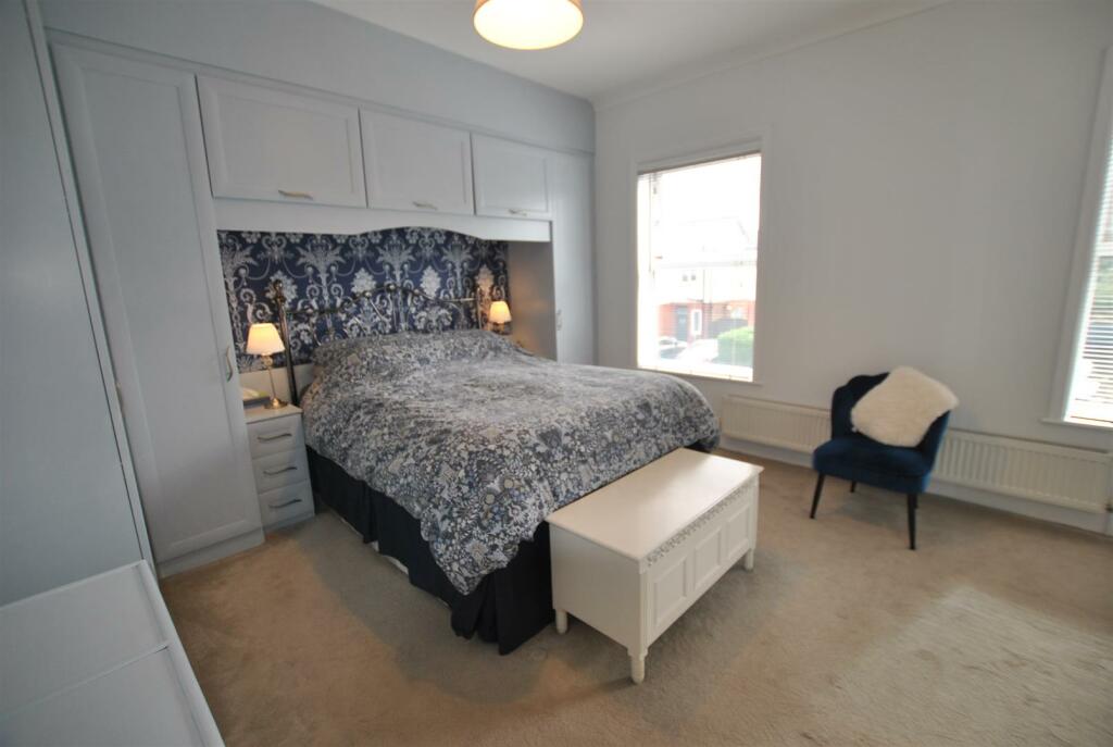 MAIN BEDROOM
