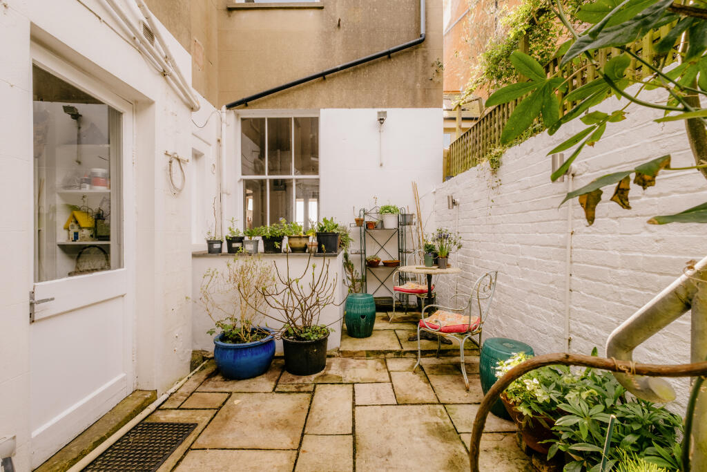 Croft-Hastings-ExmouthPlace-Garden