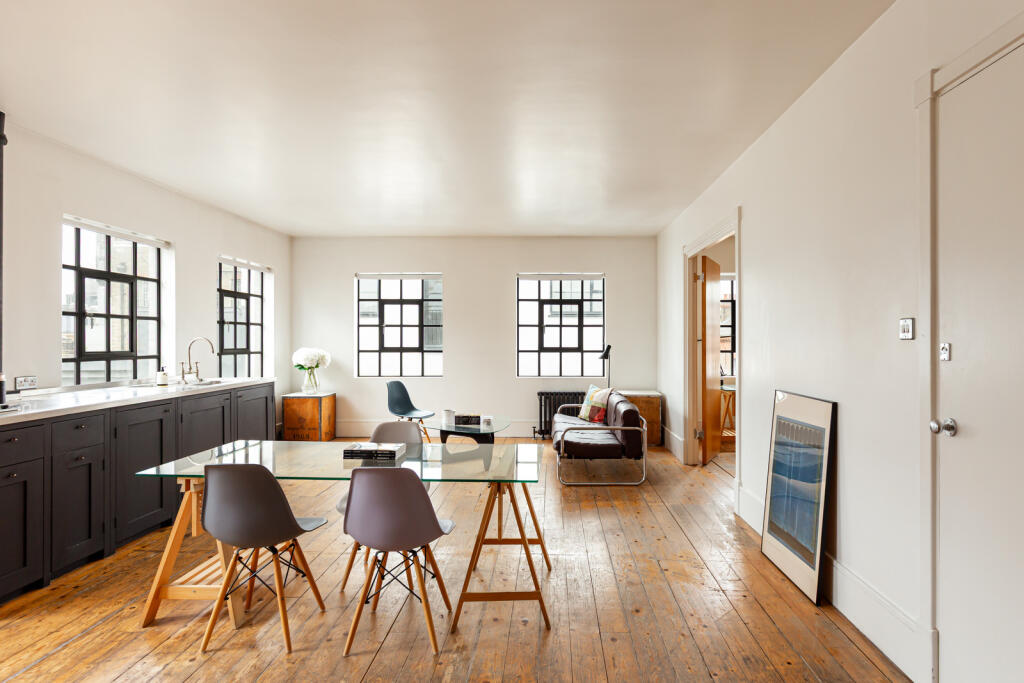 288553 - 25_5_TMH N1 6NU6565-Edit.jpg