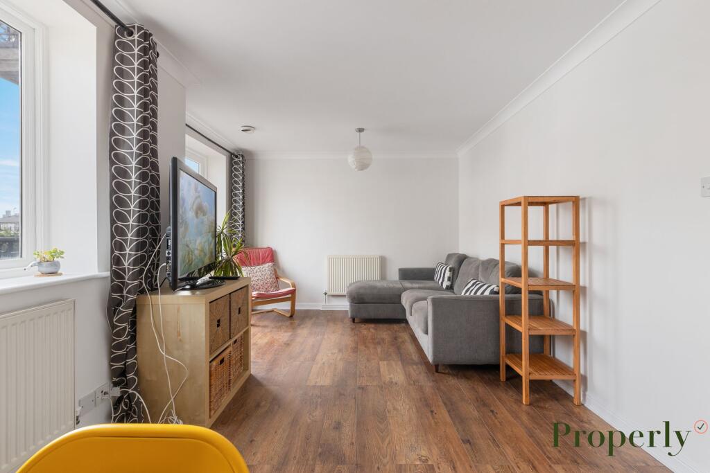 Open plan living/dining area