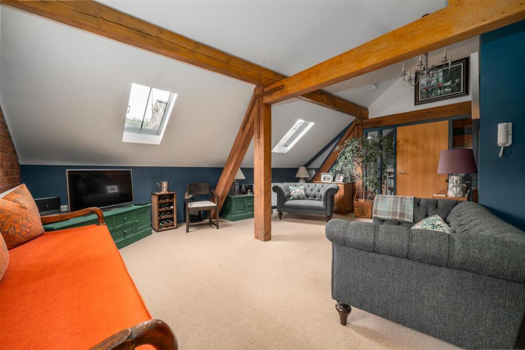 Living Room-5.jpg