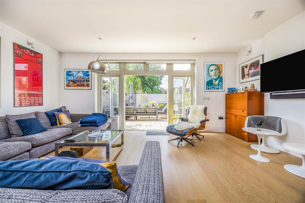 2 Charlotte Avenue, Chichester-Small-PorticoMarket