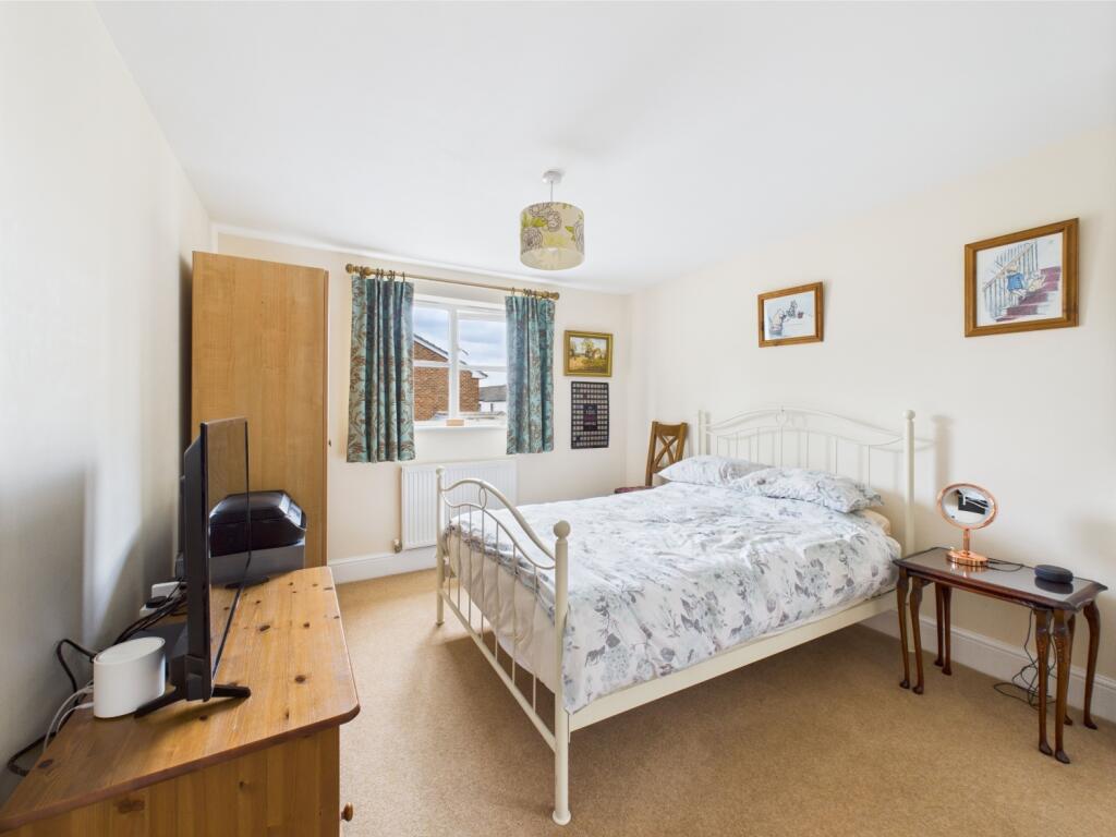 18. CAM04922G0-PR0024-STILL018