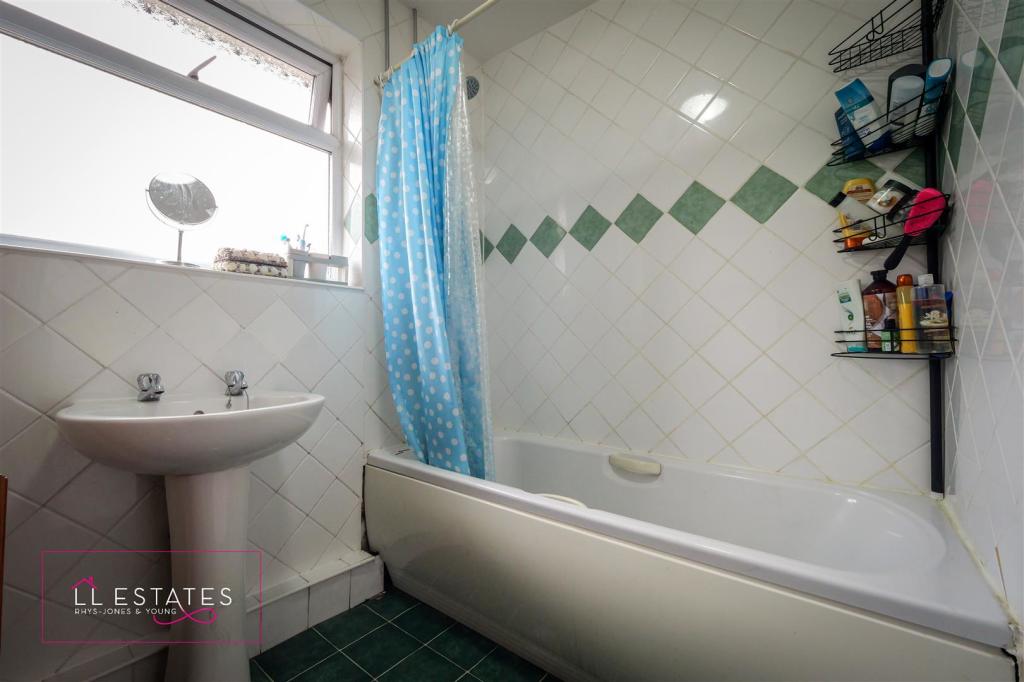 32 Brynhyfryd Avenue-24.jpg
