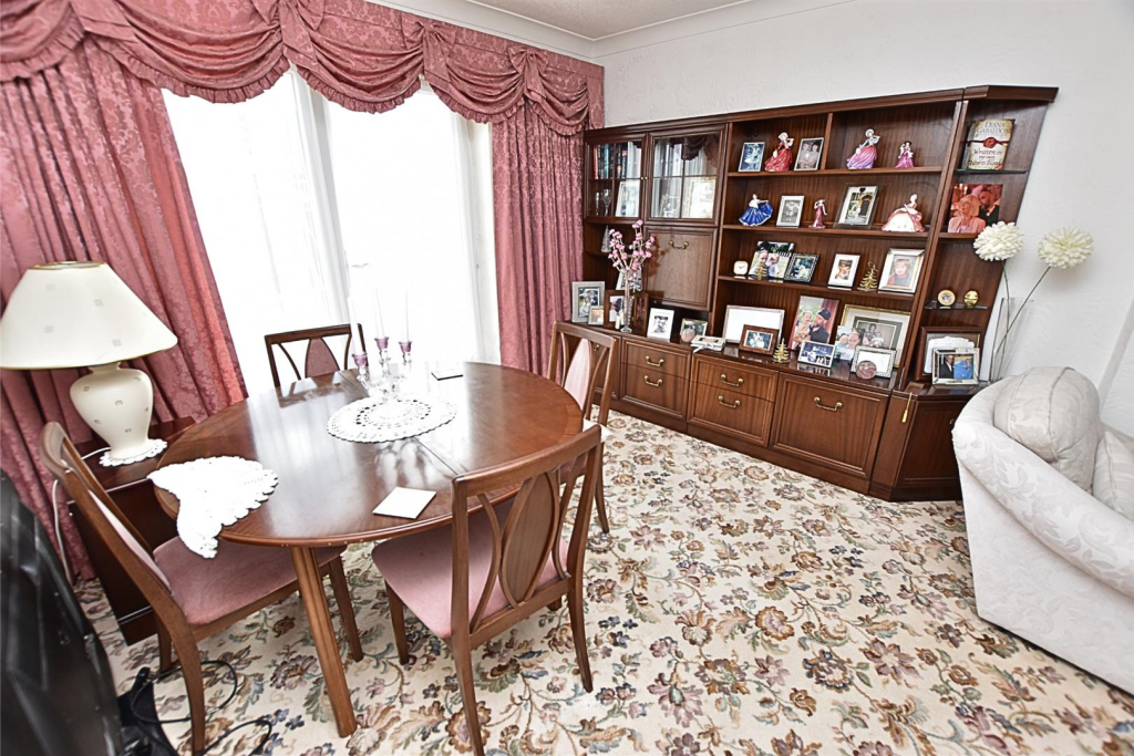 LOUNGE DINING ROOM