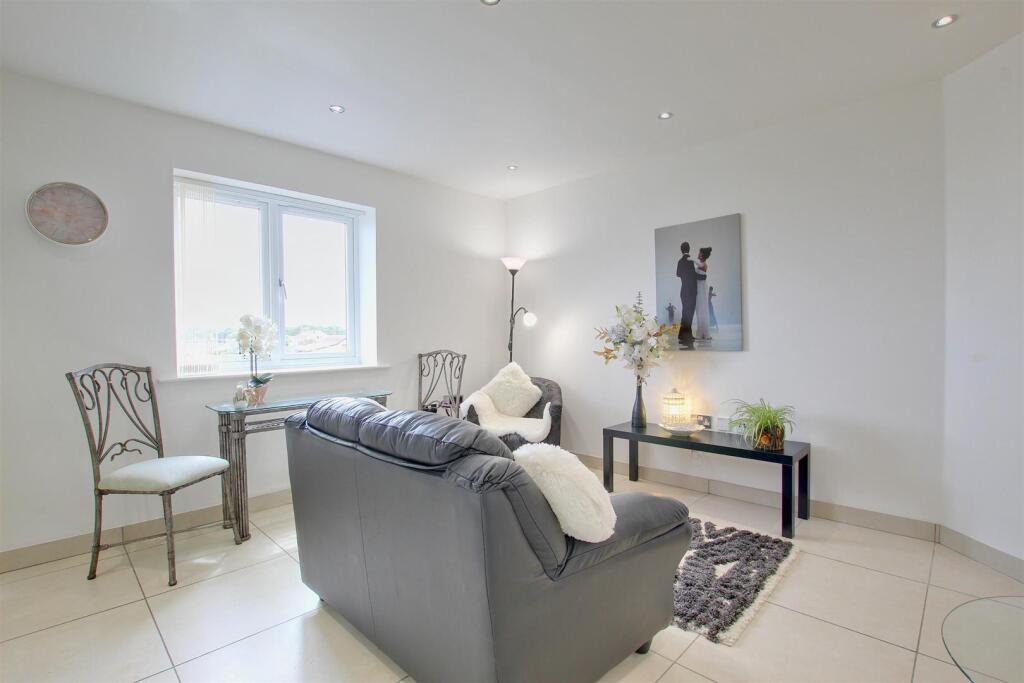 COMBINED LIVING ROOM &amp; OPEN PLAN KITCHEN