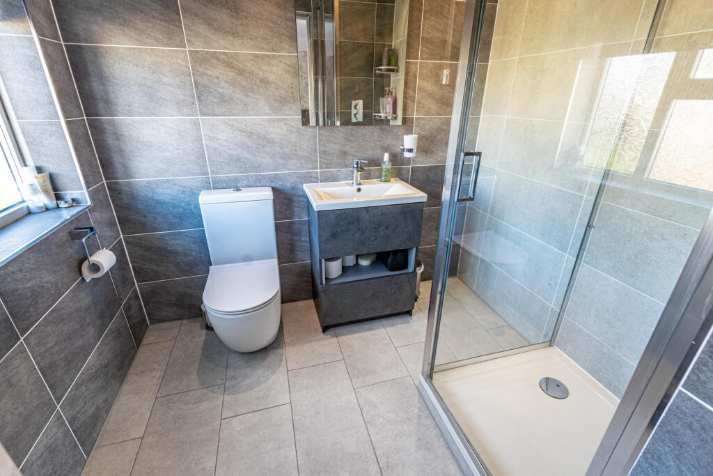 bedroom1ensuite
