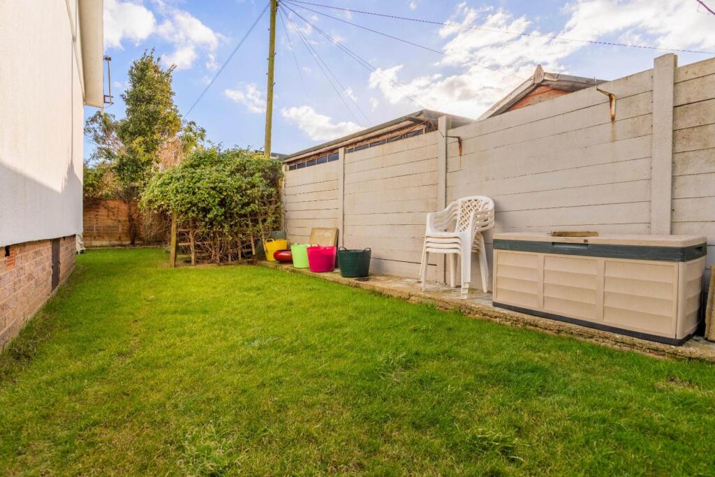 6 Haigh Close-16.jpg
