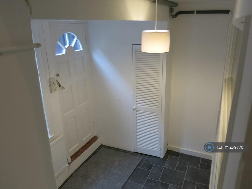 Entrance / Utility