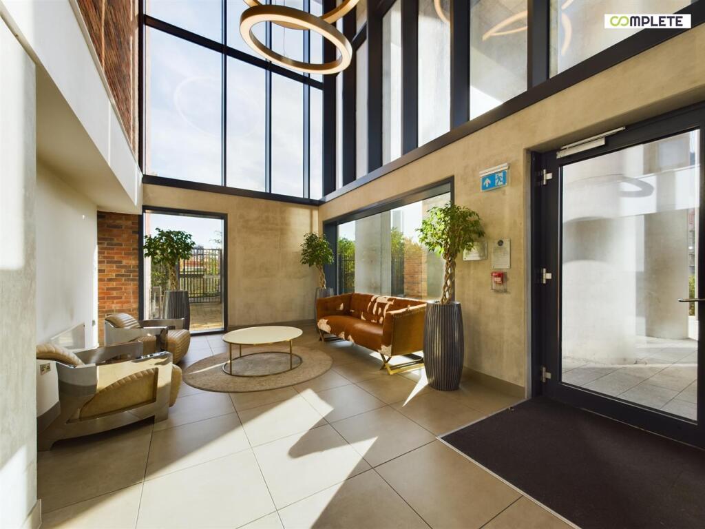 CAM01231G0-PR0080-STILL017