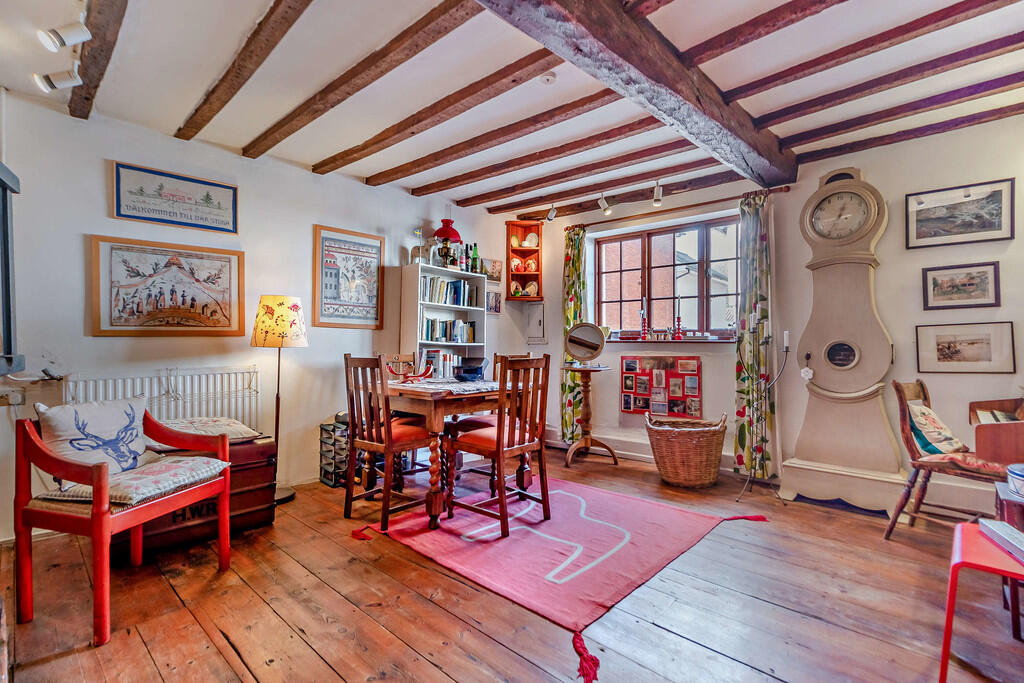 8625073-interior0...