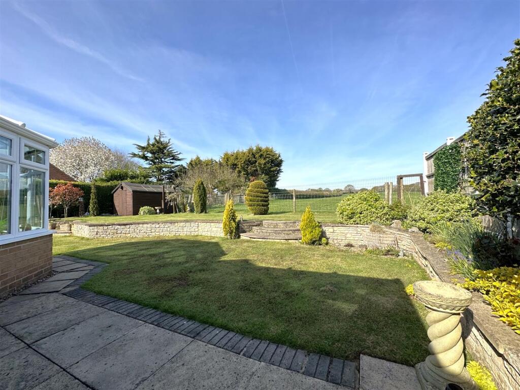 Wonderful Landscaped Garden 622