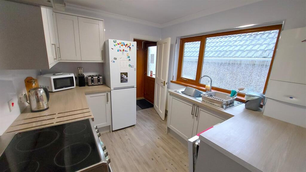 Kitchen B.jpg