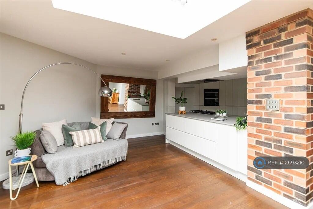 Dining/Lounge Area